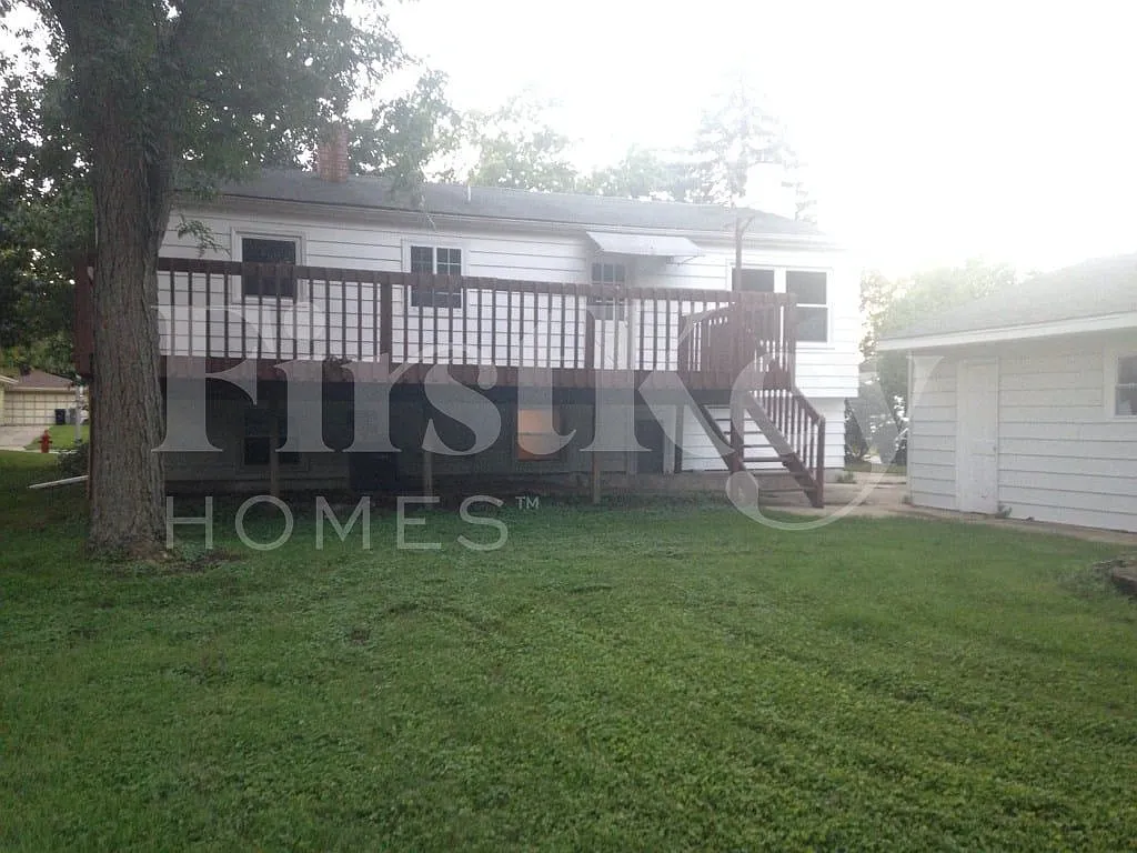 3 bed, 2.5 bath, 1920 sqft, $2,665 — Photo 2