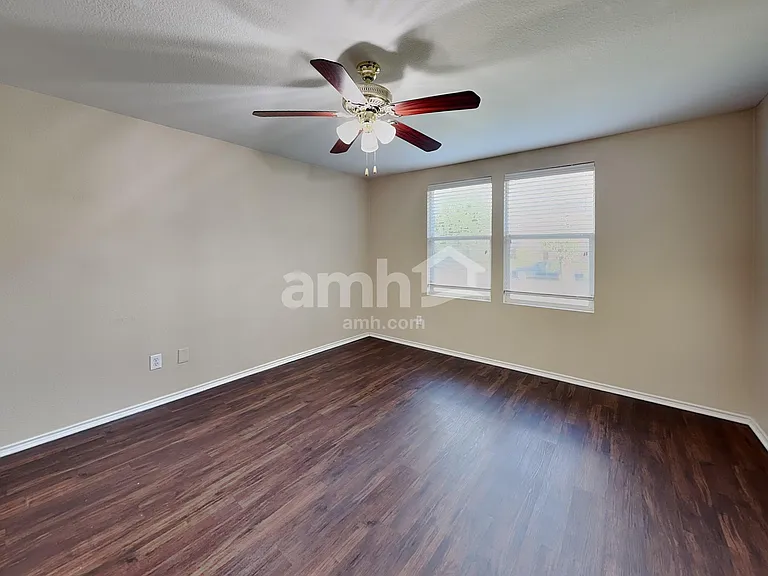 1021 Bumble Bee Dr — Photo 9
