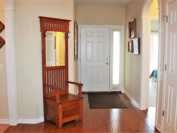 4th image of 19 Tannon Dr S