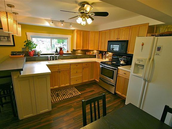 Kitchen with Breakfast Bar