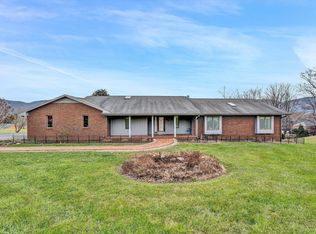 7090 Highfields Farm Trl, Roanoke, VA 24018