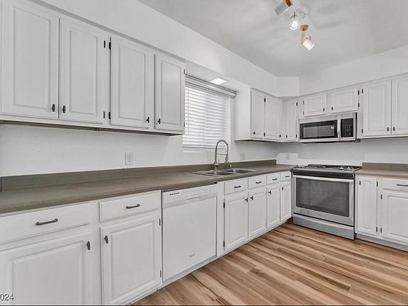 4th image of 1310 Sweeney Ave