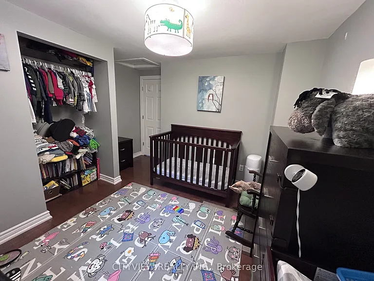7025 Hickling Cres — Photo 13