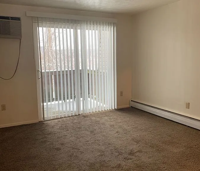 1454 W River Rd N #G — Photo 1