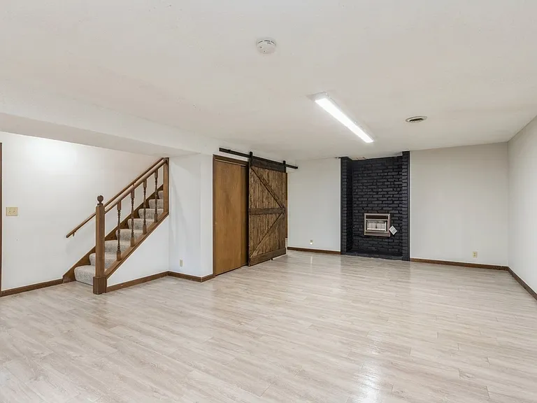 7405 W 74th St — Photo 15
