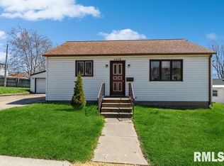 1113 S 6th St, Clinton, IA 52732