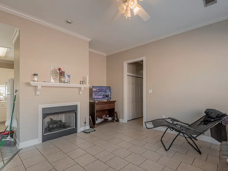 5684 Ducros Dr — Photo 9
