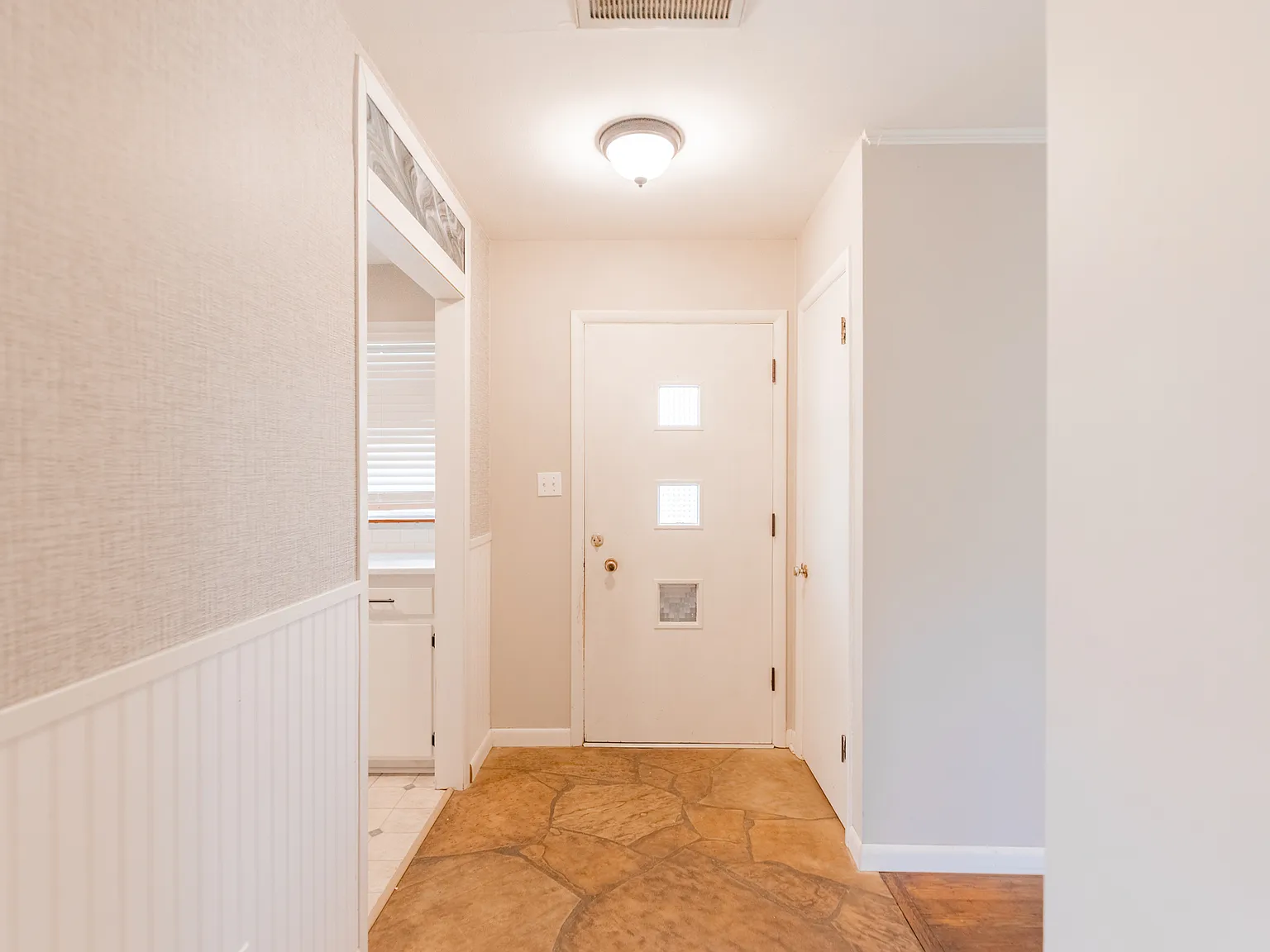 3 bed, 1094 sqft, $1,500 — Photo 3