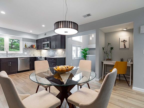 5th image of 125 Stringham Rd #24