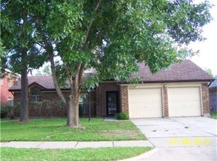 17419 Saxon Dr, Houston, TX 77095