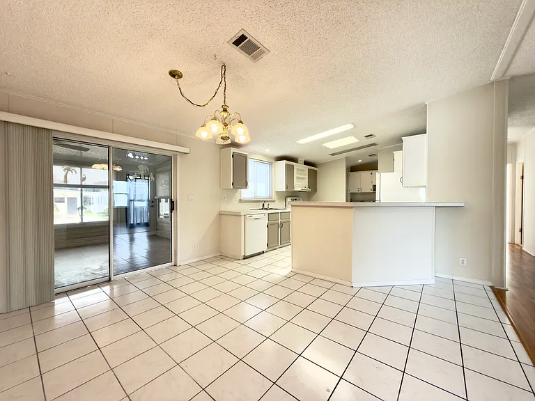 827 Sun Glow St — Photo 11