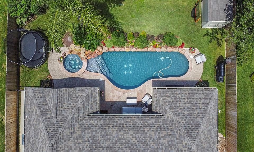1st image of 3413 Surrey Ln