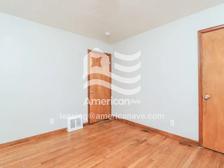 1471560_008_wm_-_main_bedroom_12892583.jpg