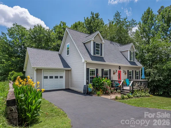527 East St, Candler, NC 28715