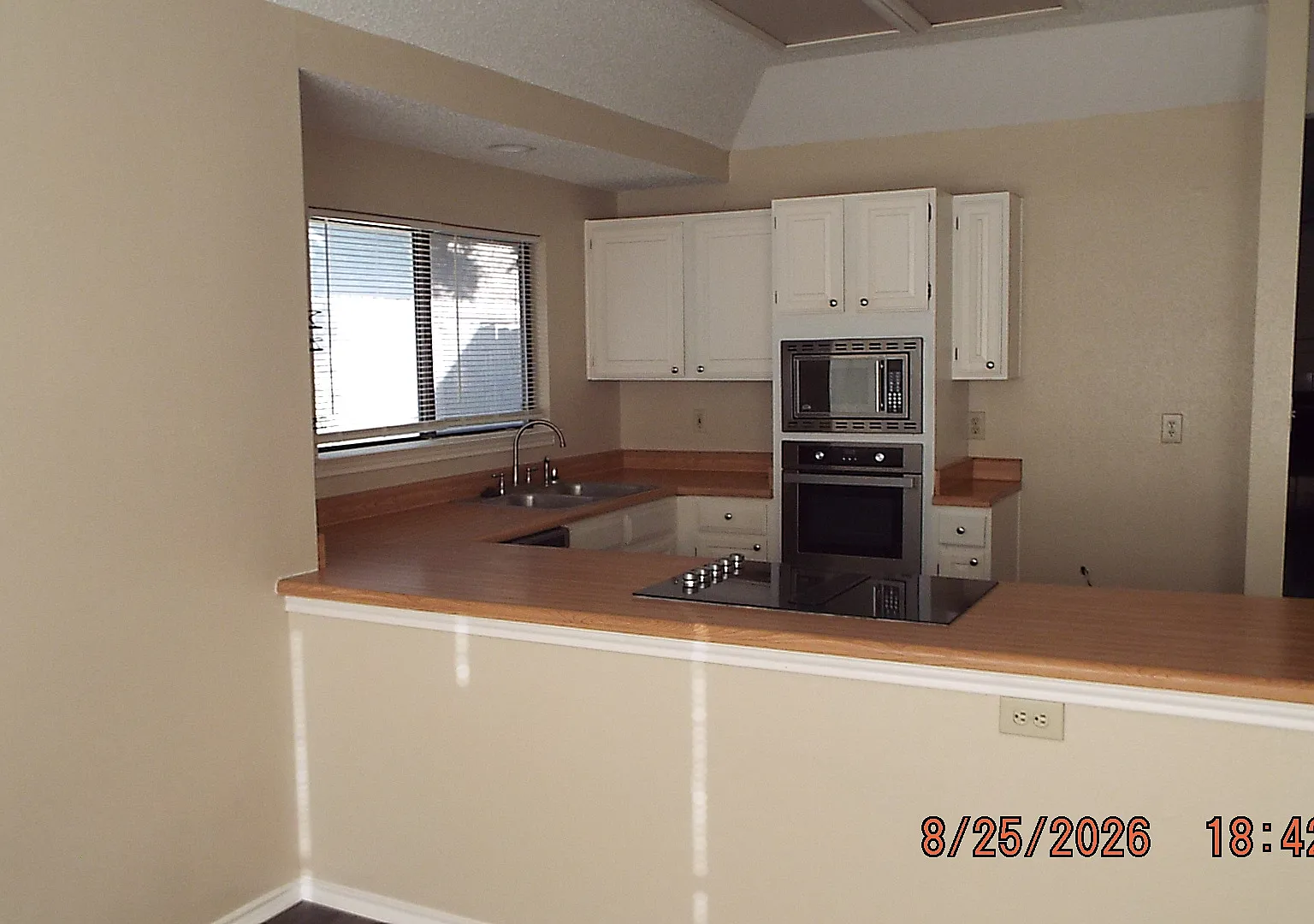 3 bed, 1795 sqft, $1,945 — Photo 3