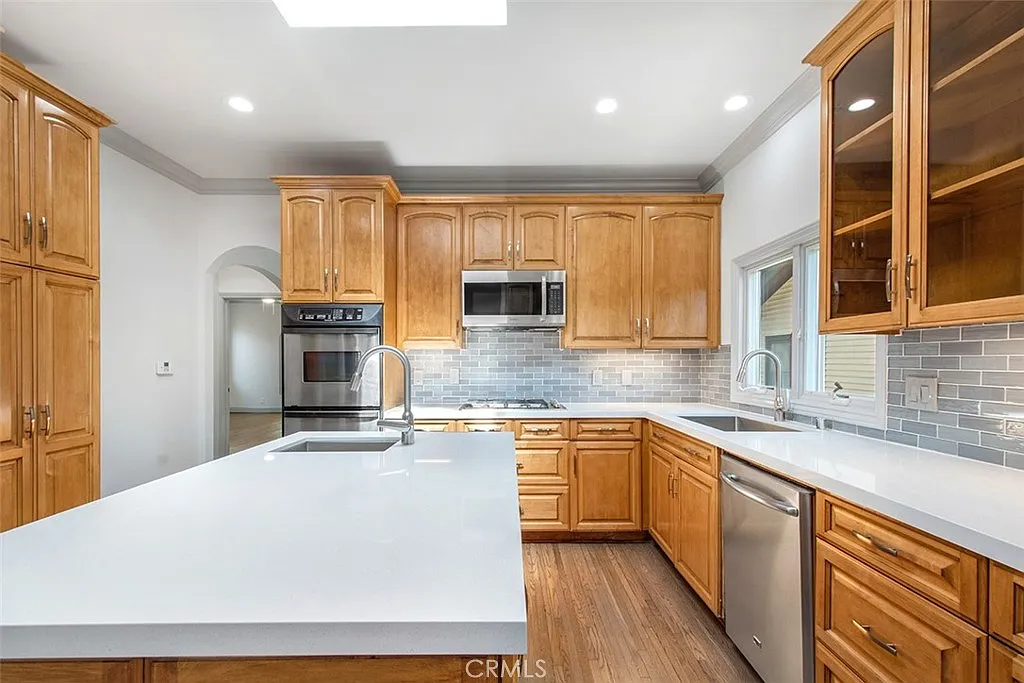 2 bed, 1412 sqft, $7,000 — Photo 3