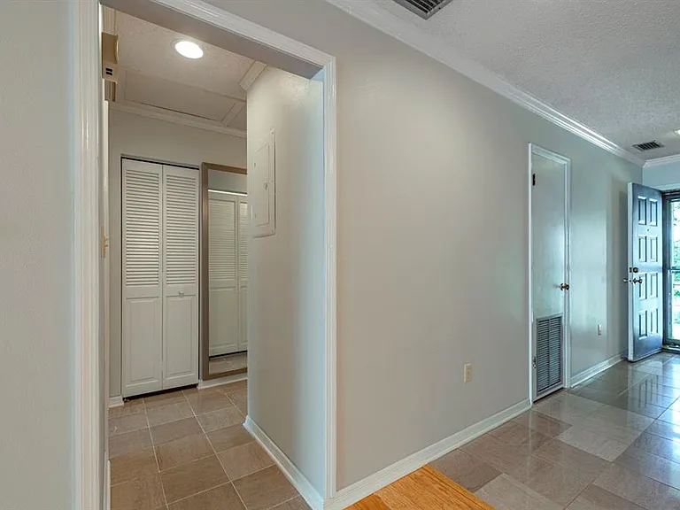 110 N Tremain St #202 — Photo 2