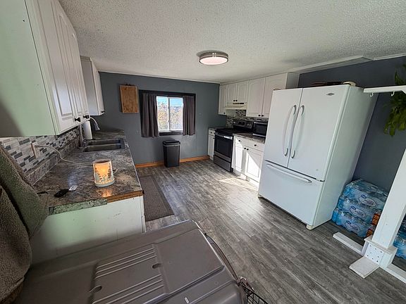 4th image of 890 Higgins Road