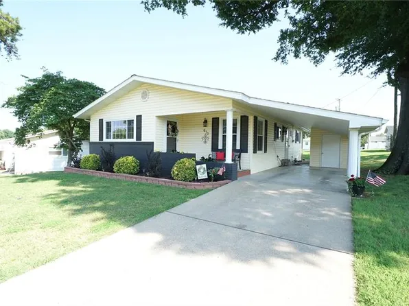 610 Houston St, Dexter, MO 63841