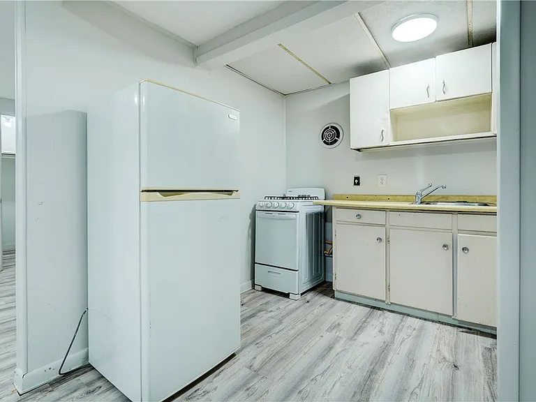 2233 Clifford Ave #3 — Photo 6