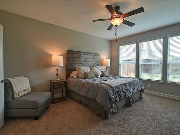 4th image of 1205 Glacier Ct