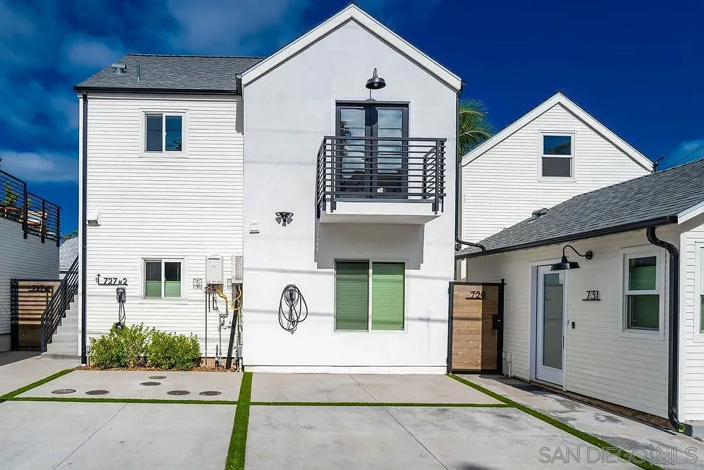 2 bed, 1.0 bath, 662 sqft, $4,500 — Photo 2