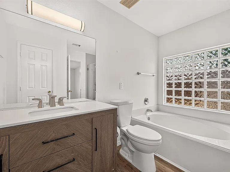 6807 Lauderwick Ct — Photo 36