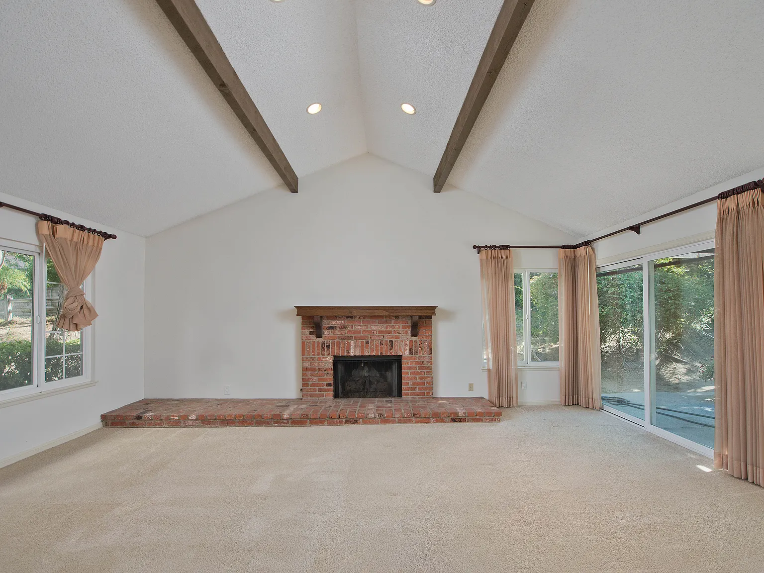 4 bed, 2634 sqft, $6,000 — Photo 4