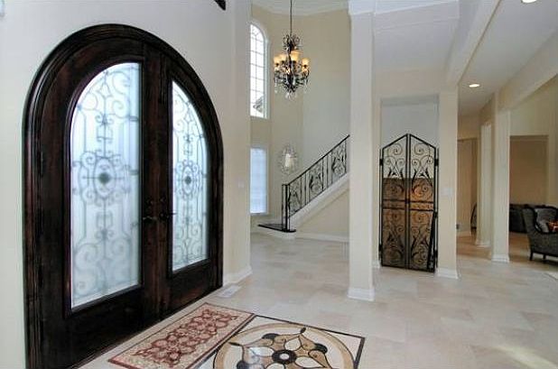 2nd image of 815 Chapel Hl