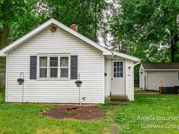 124 W Sheridan St, Fremont, MI 49412