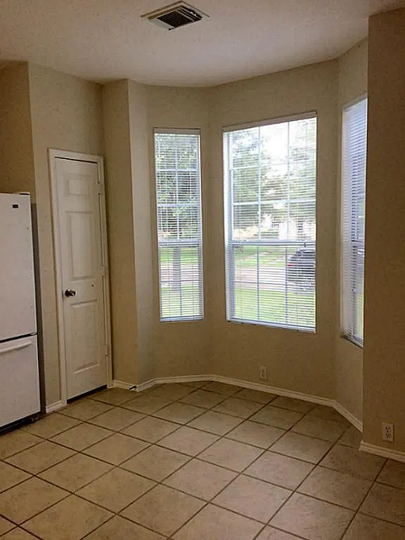 3 bed, 2.5 bath, 1608 sqft, $1,600 — Photo 3