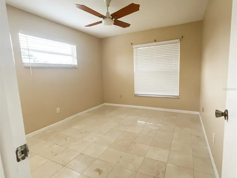 208 Shady Holw — Photo 9