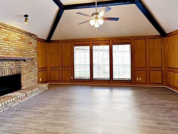 2nd image of 826 Middle Glen Dr
