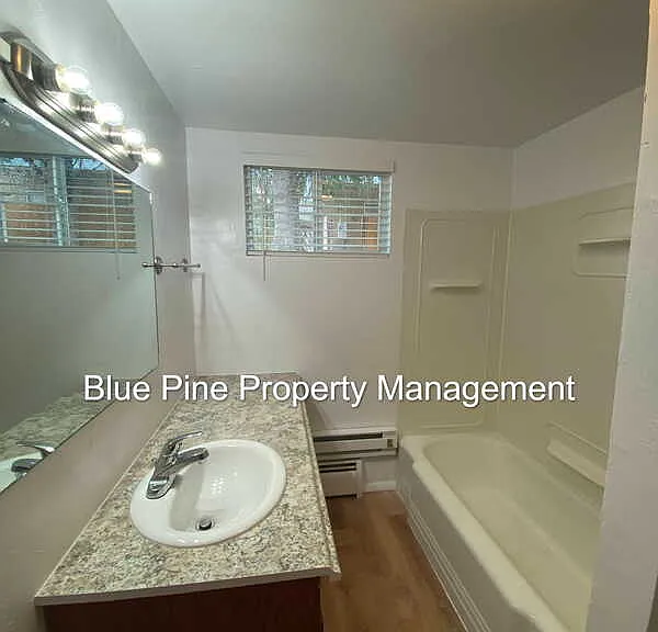 598 W Center St #2 — Photo 8