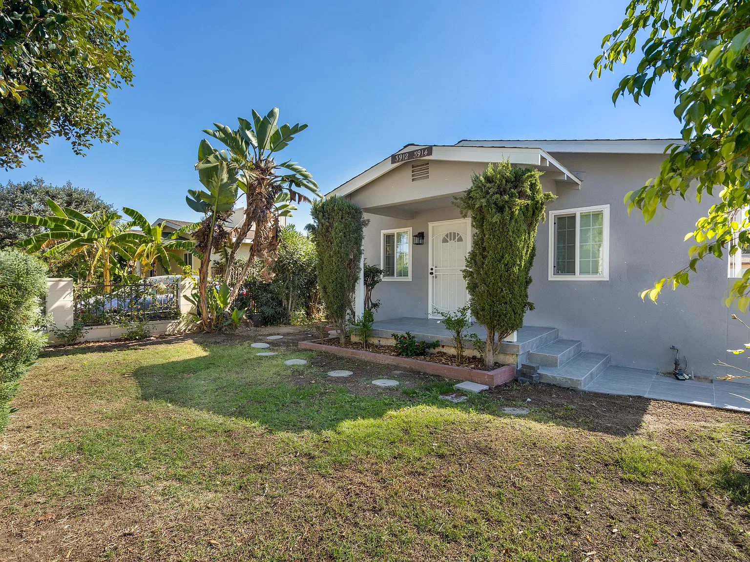 3 bed, 940 sqft, $3,400 — Photo 1