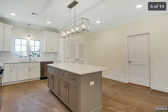 741 Forest St #1 — Photo 4