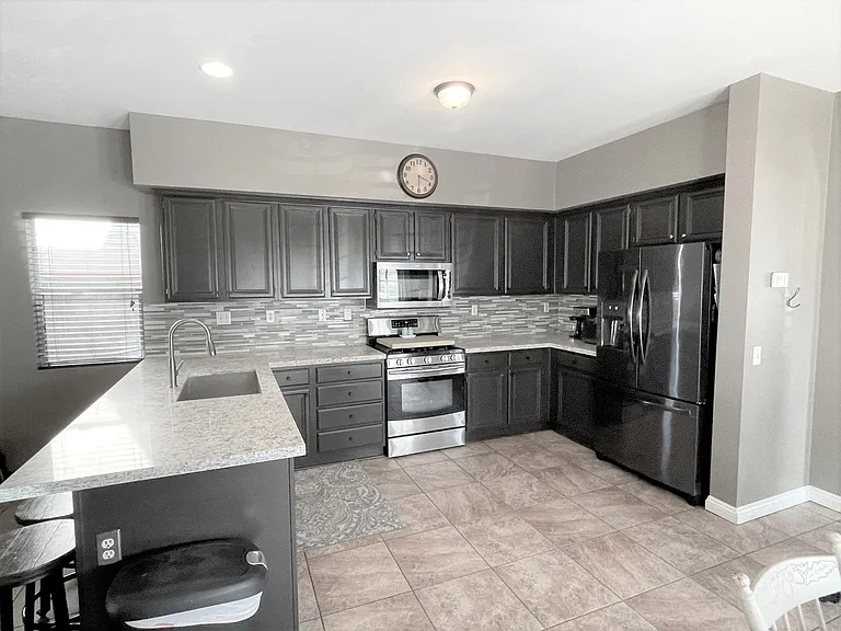 39800 Monarch Dr — Photo 3