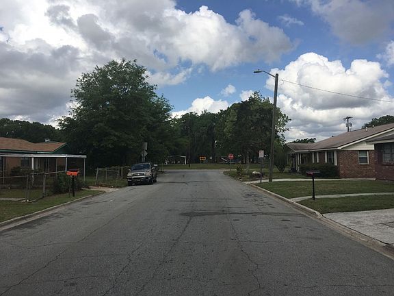 5th image of 915 Sherman Ave