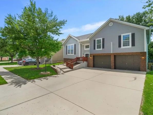 3012 Garland St, Leavenworth, KS 66048