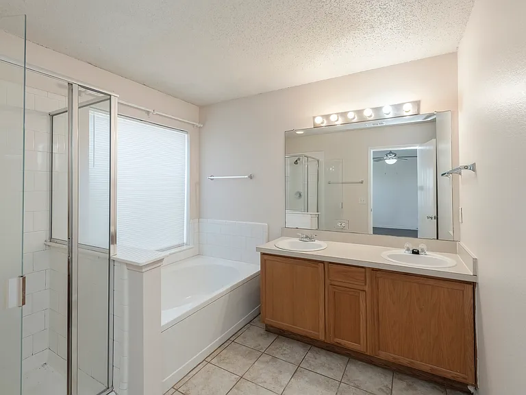 204 Waterwood Dr — Photo 10
