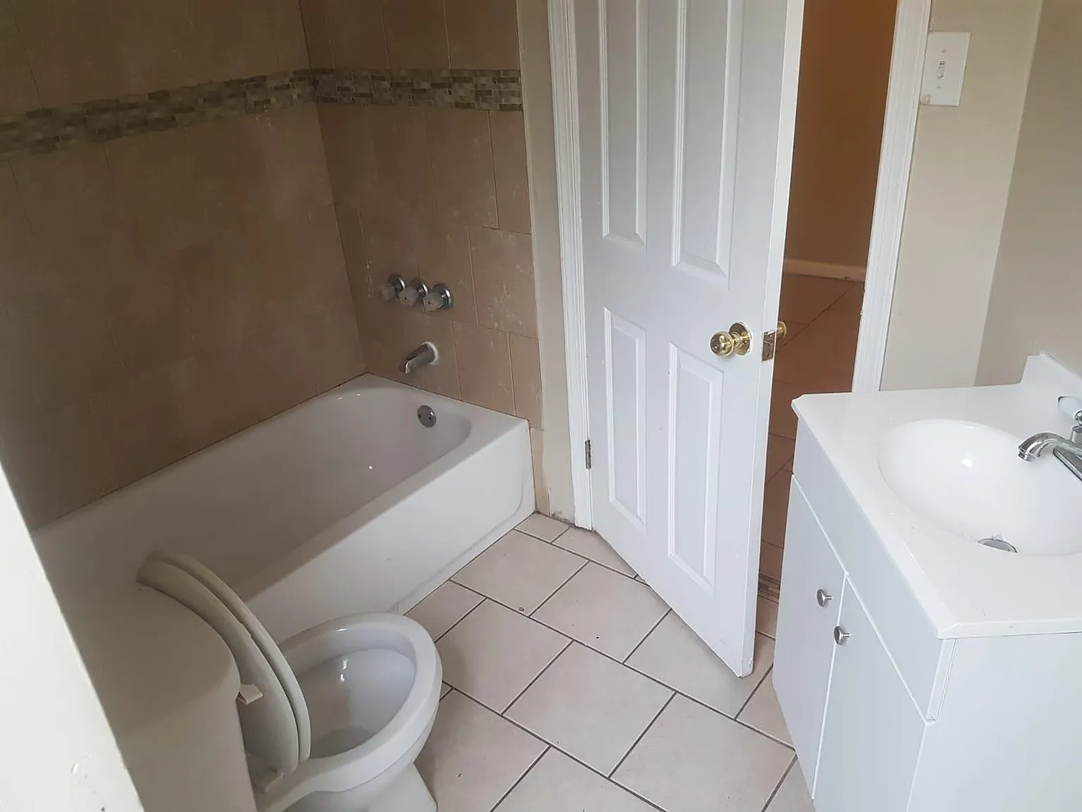 2 bed, 2200 sqft, $1,100 — Photo 3