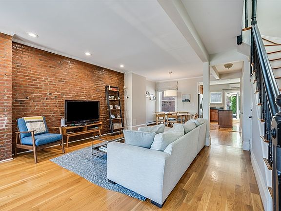 3rd image of 39 Emerson St