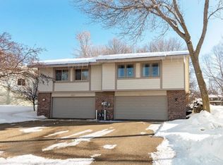 6975 Pima Ln, Chanhassen, MN 55317