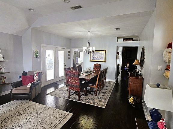 3rd image of 2622 Oak Hills Trl