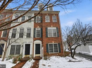 302 Fallsgrove Dr, Rockville, MD 20850