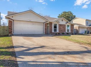 1920 Bosque Ln, Arlington, TX 76006