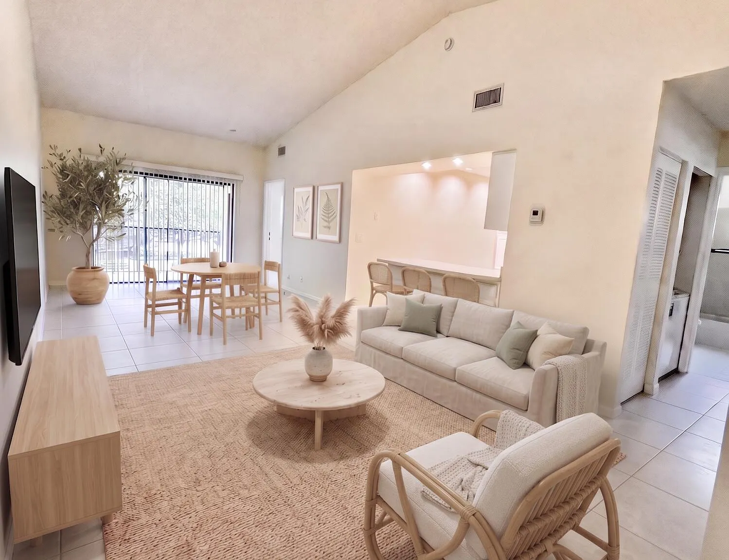 3 bed, 2.0 bath, 1178 sqft, $2,900 — Photo 1