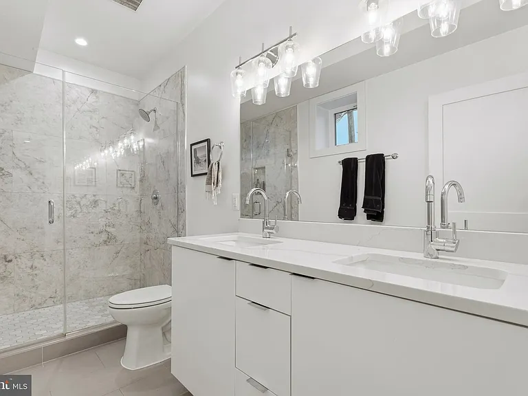 1722 W Virginia Ave NE #2 — Photo 20