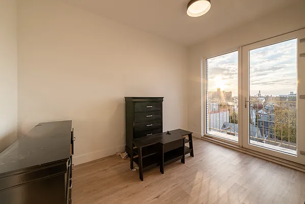 Rented by STY Management LLC | media 21