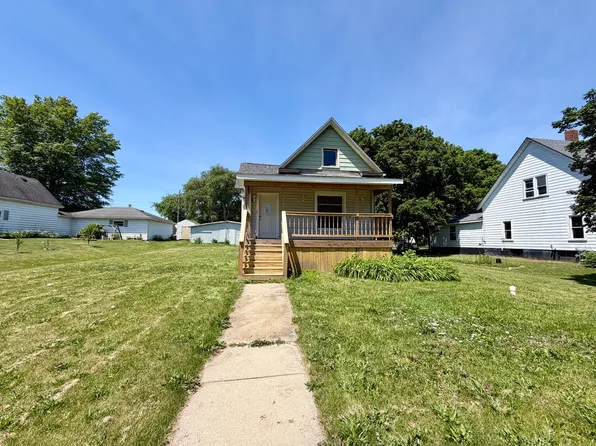 38 Maple St, Saunemin, IL 61769